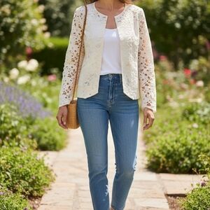 Light Linen Summer Jacket With Lace Sleeves